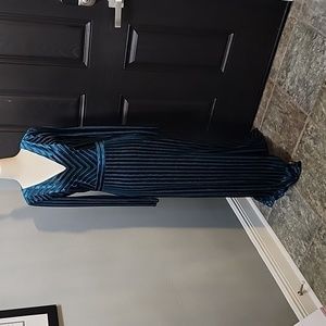 Belle Badgley Mischka teal Velvet long sleeve dress size 2 NWT